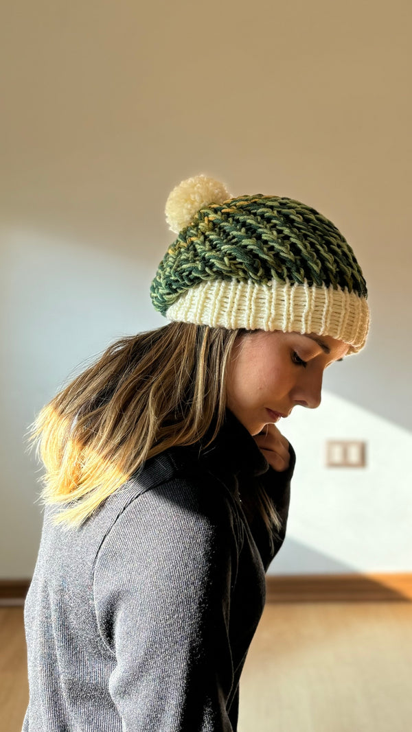 Maxi Beanie verde matizado y blanco invierno