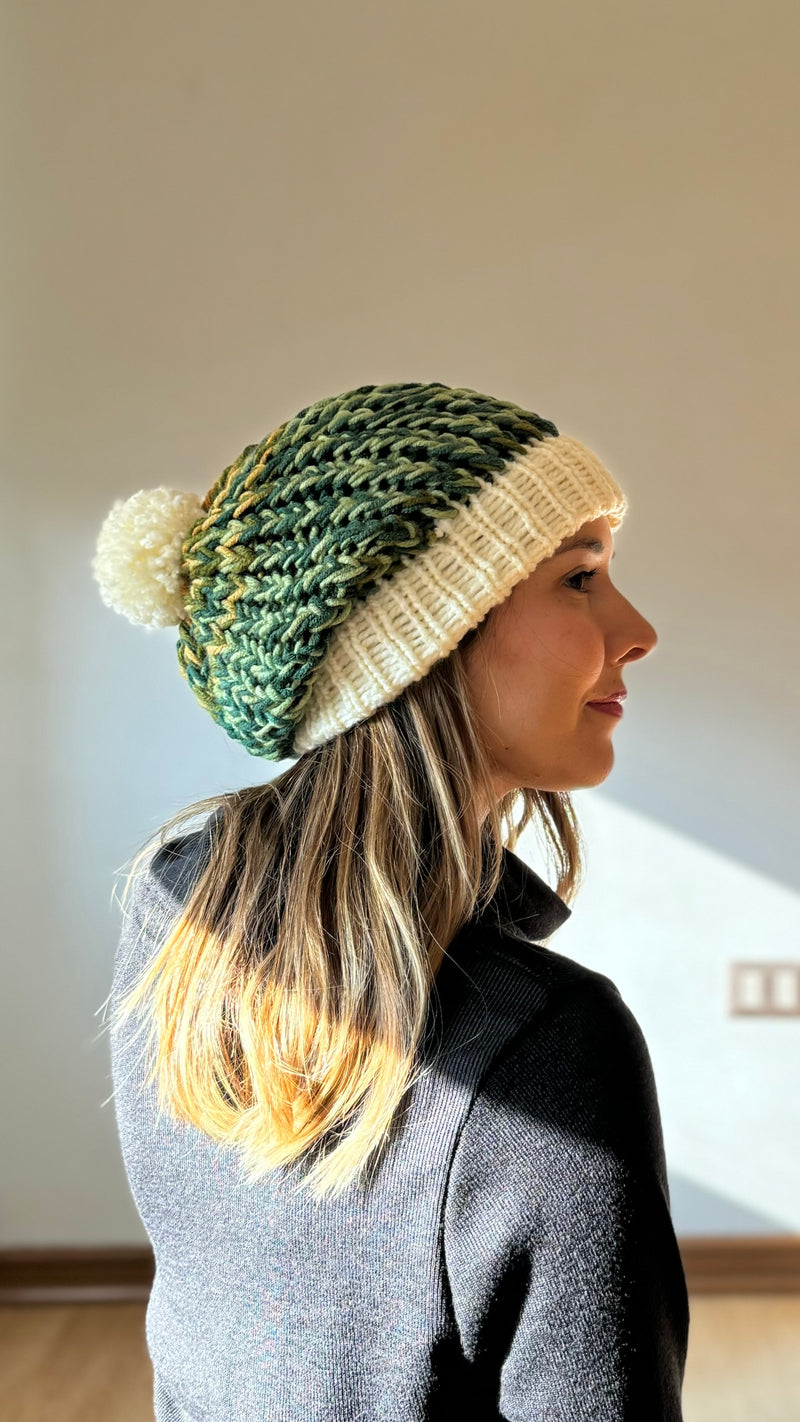 Maxi Beanie verde matizado y blanco invierno